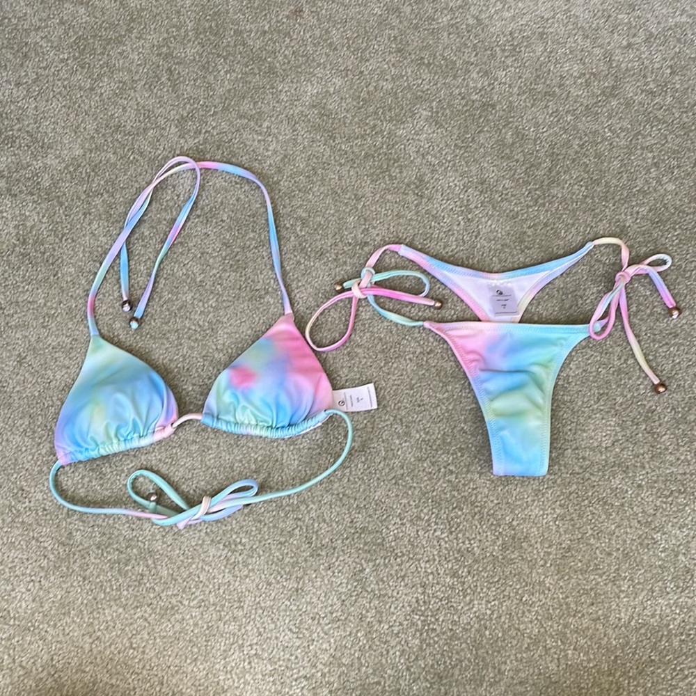 Bikini - Picture 4 of 4